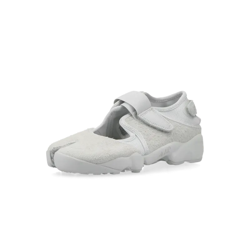 Nike Air Rift “Suede Pack” (photon dust / summit white) – HQ1474-001