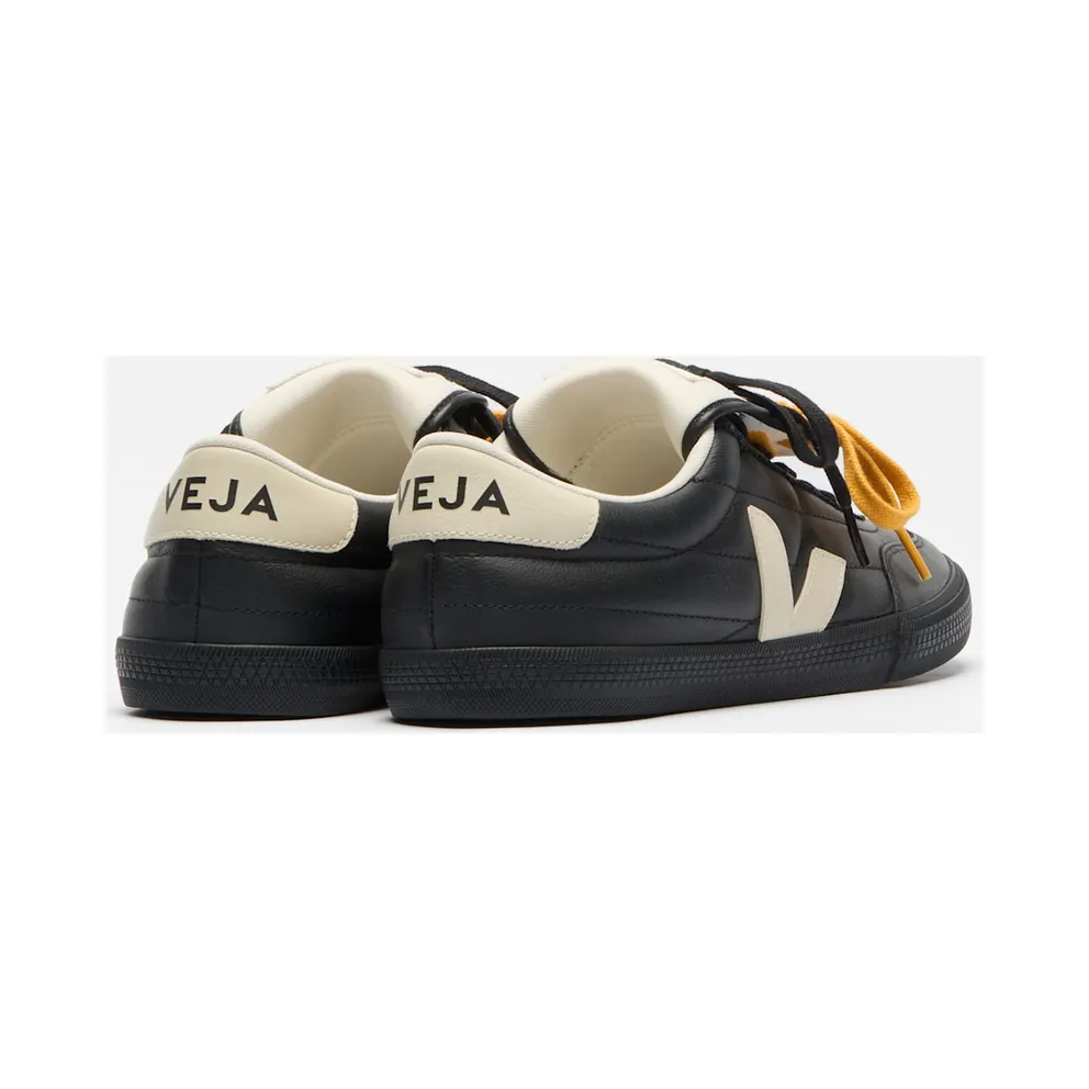 Veja Panenka Leather Magliano Black (MG0221674A)