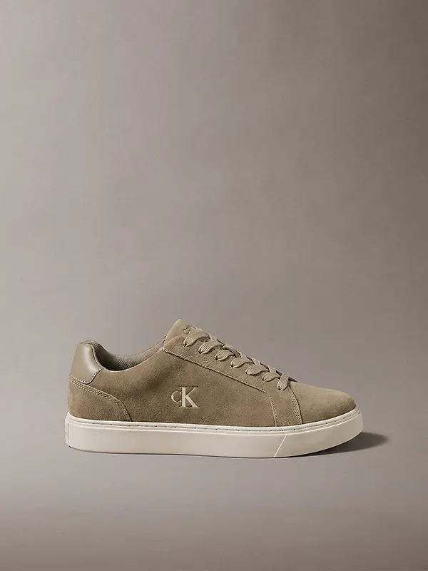 Calvin Klein Ck Baseline – Suede Signature Logo “DESERT TAUPE/STONY BEIGE” (YM0YM014340H0)