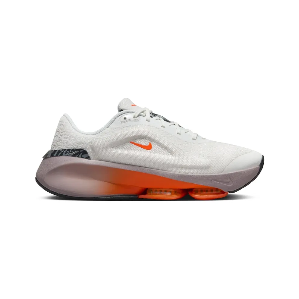 Nike Versair Premium “Light Violet Ore / Dark Smoke Grey / Metallic Cool Grey / Hyper Crimson” (FQ7213-200)