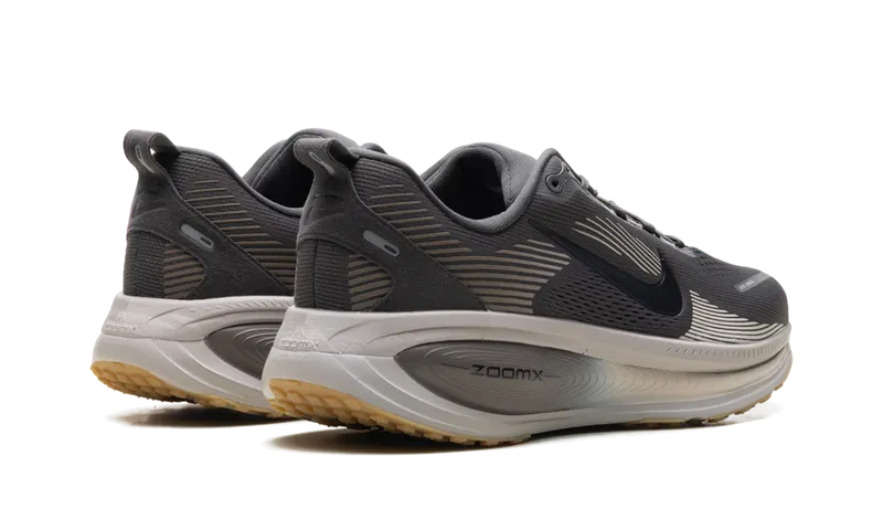 Nike Vomero 18 “Medium Ash College Grey” (HM6803-215)