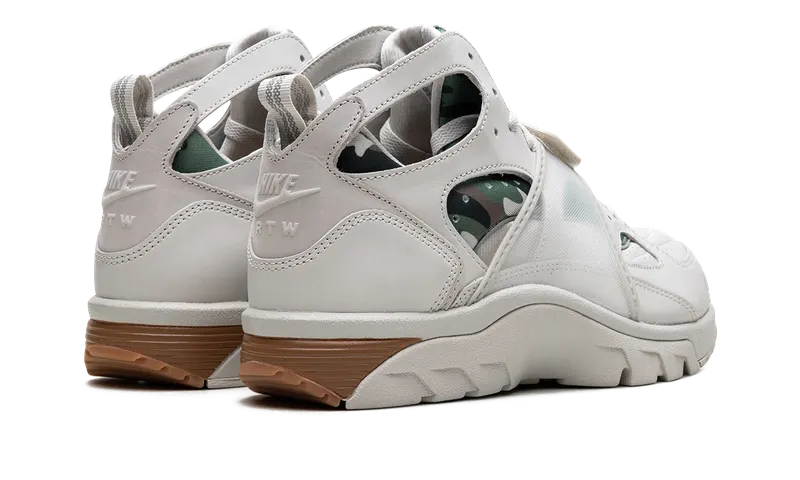 Nike Trainer Huarache “Corteiz – Light Bone” (FQ8793-002)