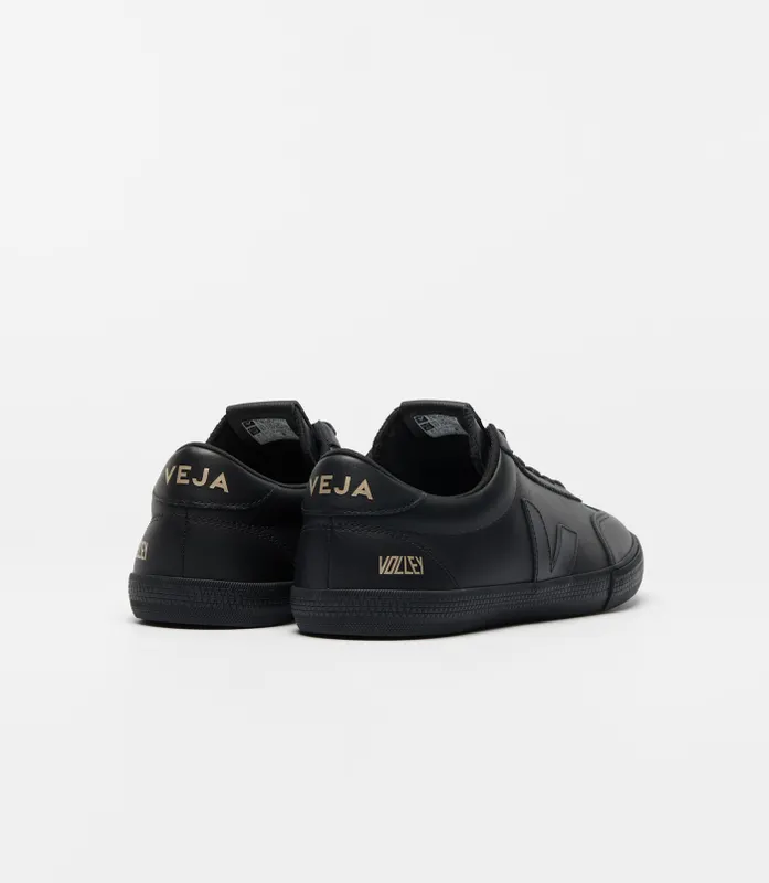 VEJA Volley Signature – Black (YP2021576)