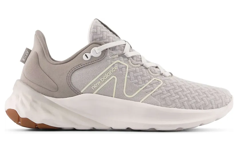new-balance-sneaker WROAVHG2