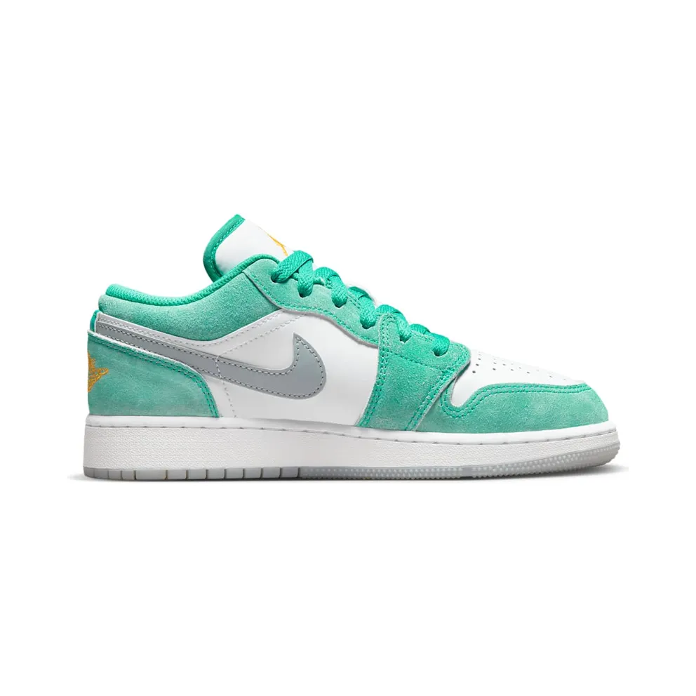 Air Jordan 1 Low SE Older Kids’ Green (DO8244-301)