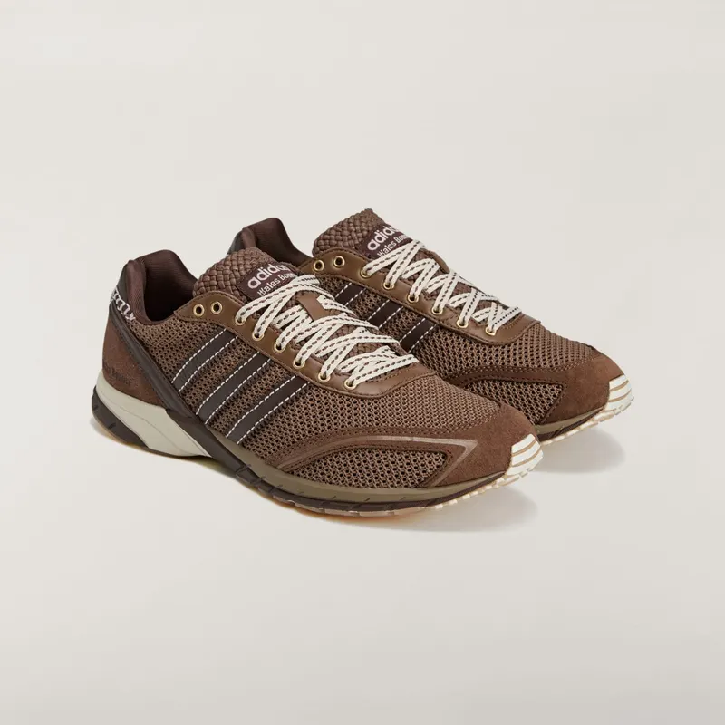 Wales Bonner Adizero Adios “Auburn/Cream”: naam of ontwerp? (3)