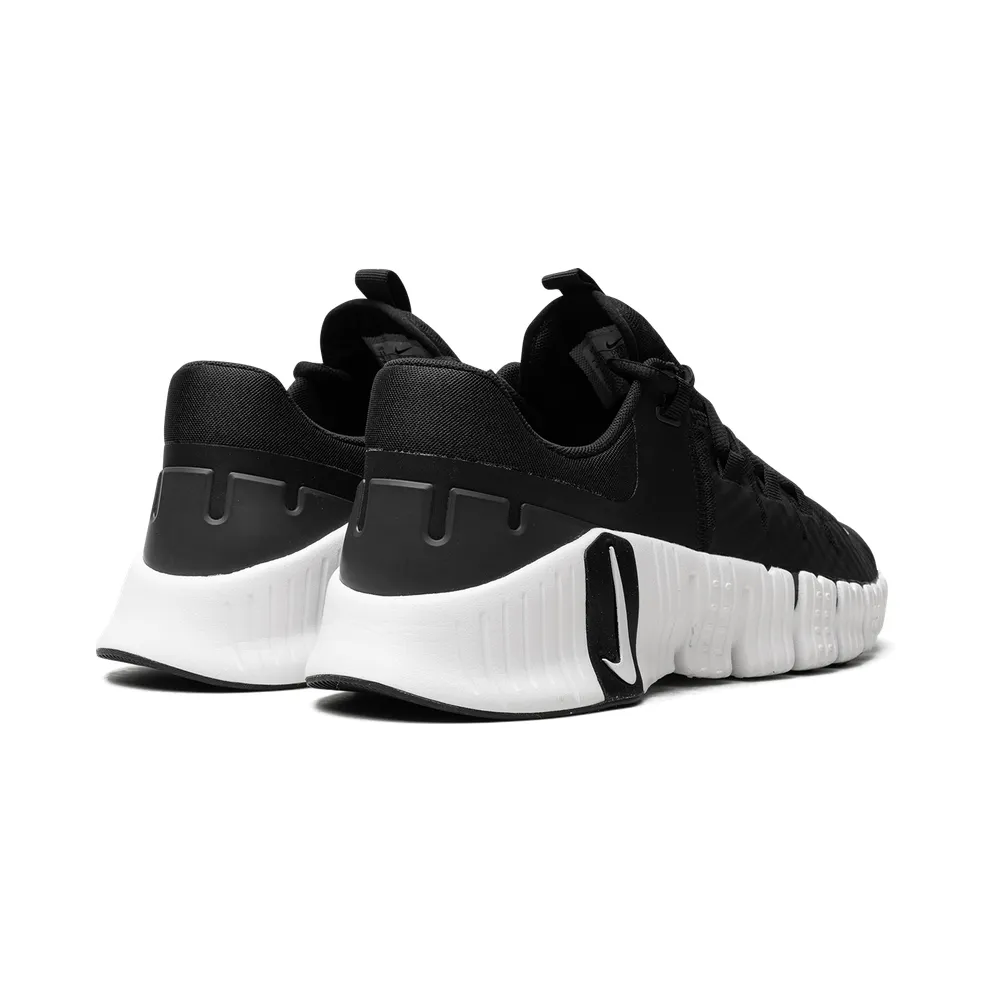 Nike Free Metcon 5 “Black / White” (DV3949-001)