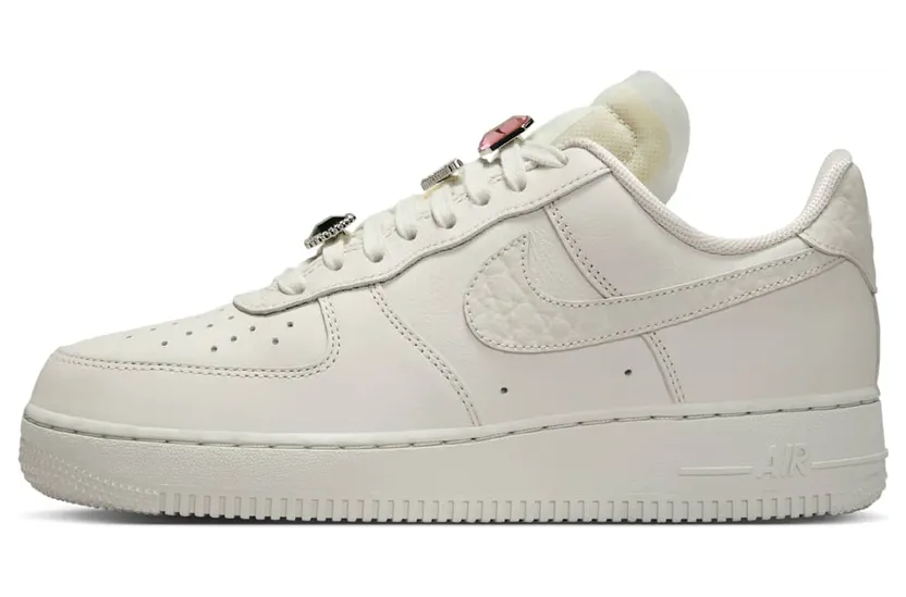 nike-air-force DN5463-001