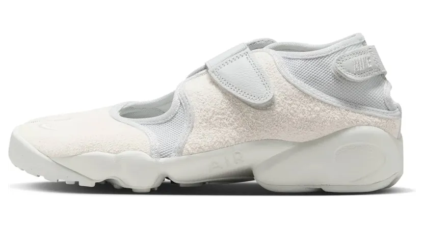 Nike Air Rift “Suede Pack” (photon dust / summit white) – HQ1474-001