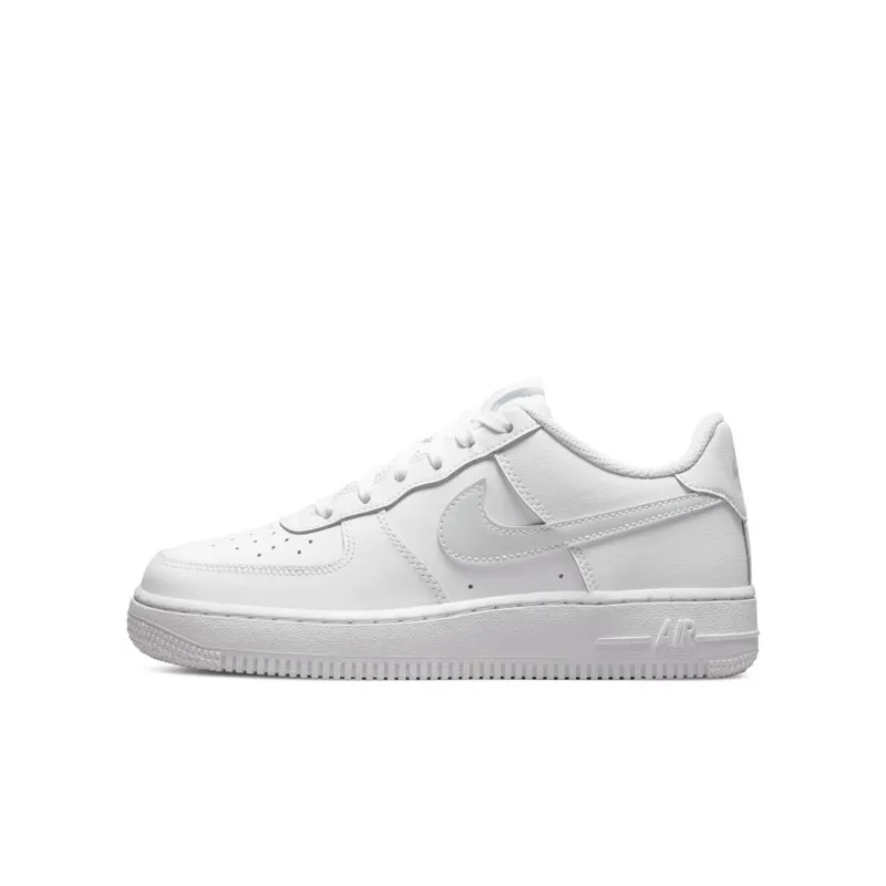 Nike Air Force 1 Older Kids’ White (CT3839-106)