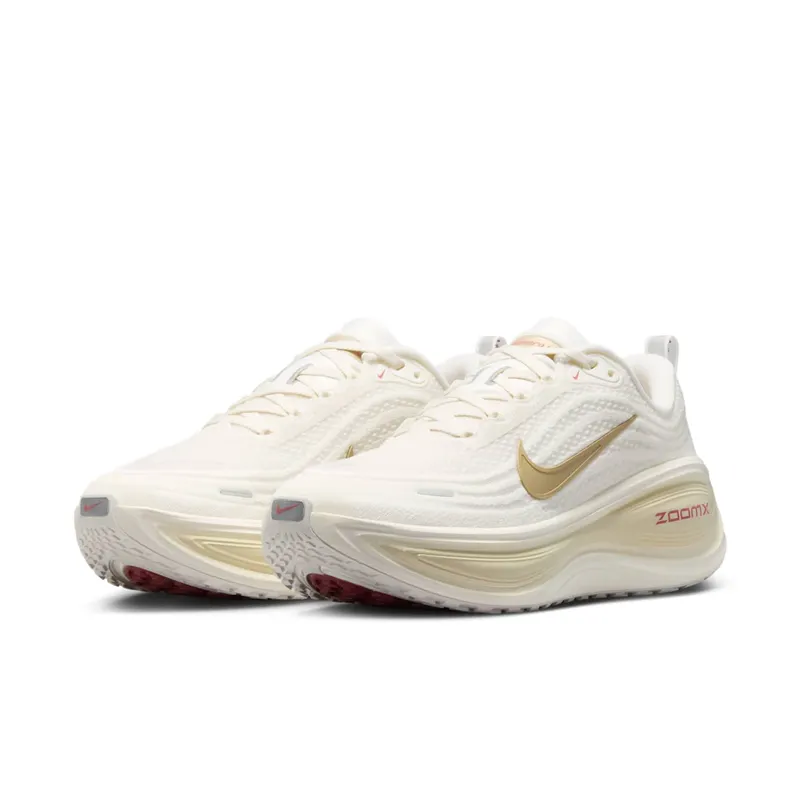 Nike Vomero Plus “Sail Metallic Gold Grain” (HV8154-109)