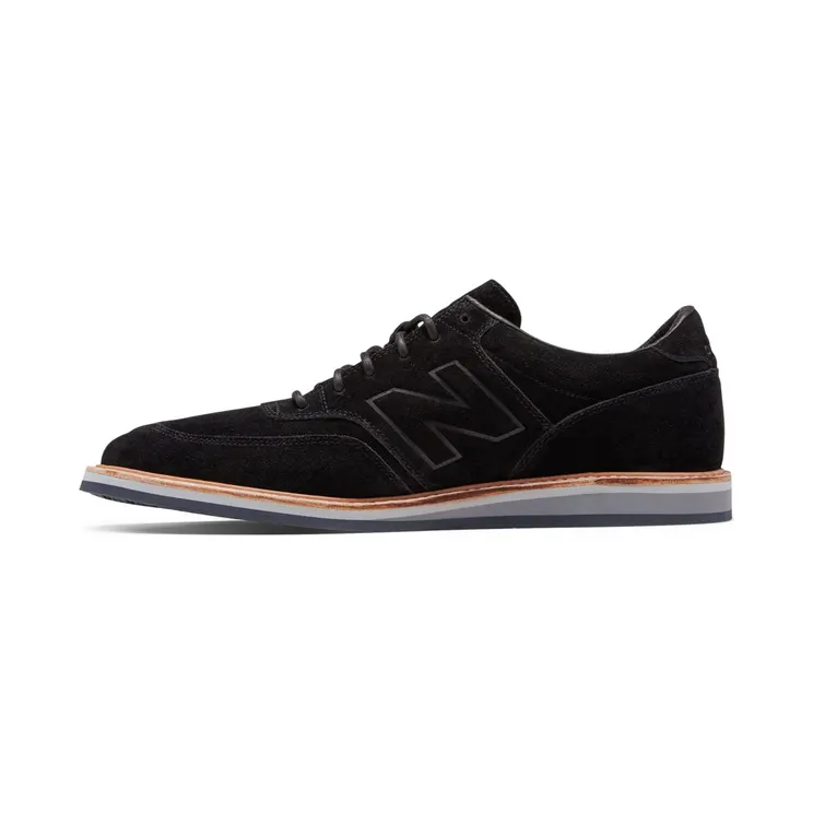 new-balance-sneaker MD1100BK