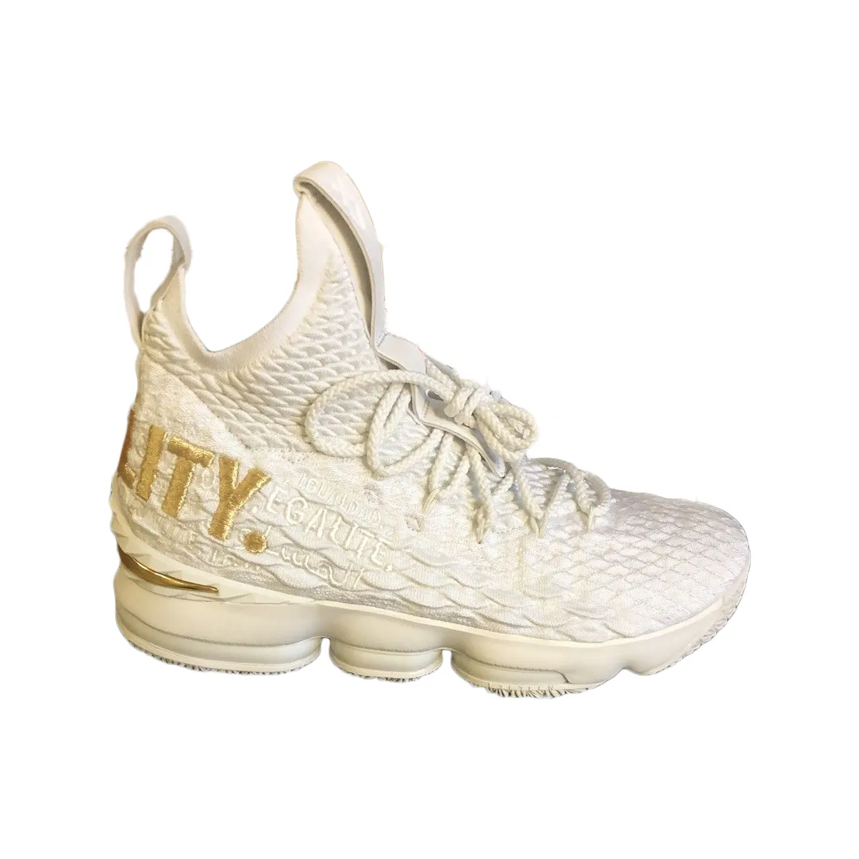 nike-lebron-15 897648 101