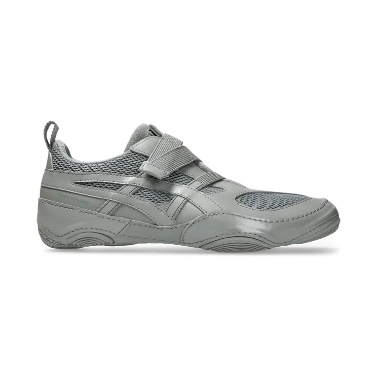 Issey Miyake x Asics Hyper Taping “Grey” (1203B189020)