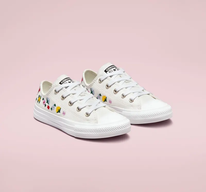 Converse Chuck Taylor All Star Floral Embroidery (A02211C)