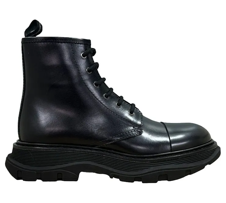 Alexander McQueen Tread Lace-Up Combat Leather Boot Black (652885WHSW11000)