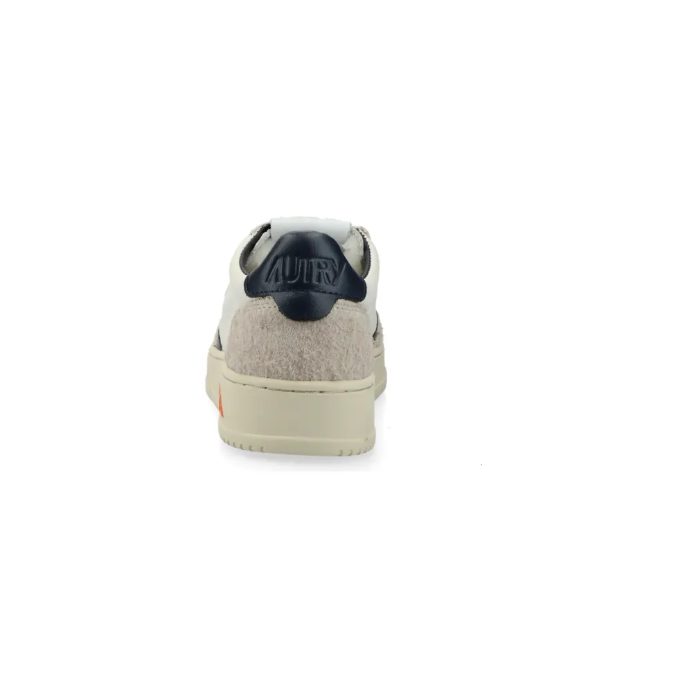 Autry Medalist Low W (hair / ele white / sand) – AULWHE02