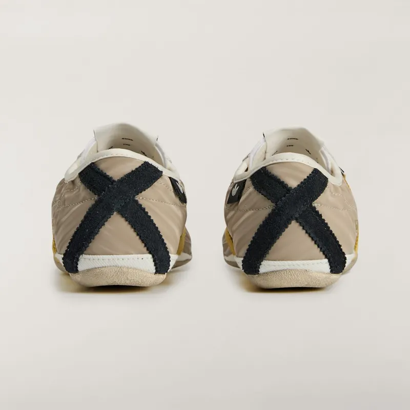 Adidas Tokyo “Song For The Mute”: stille collab in off-white en geel (4)