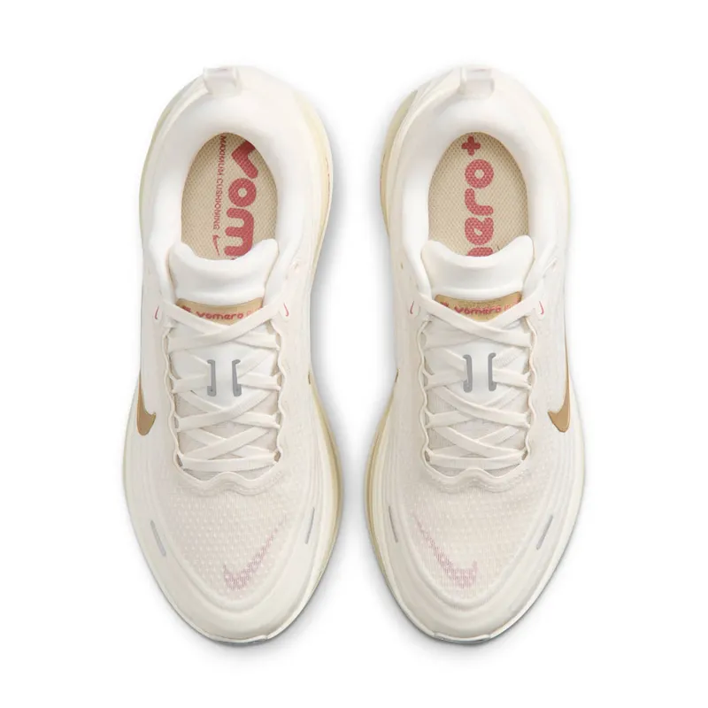 Nike Vomero Plus “Sail Metallic Gold Grain” (HV8154-109)