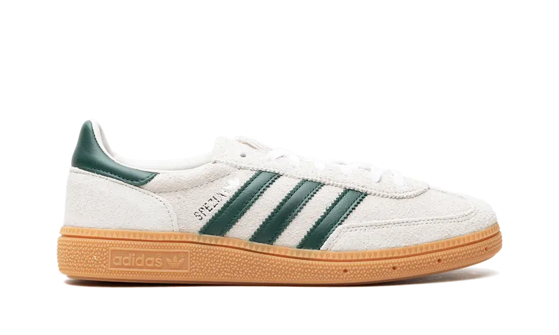 adidas Handball Spezial “Alumina”: zachtgroen en gum voor haar (5)