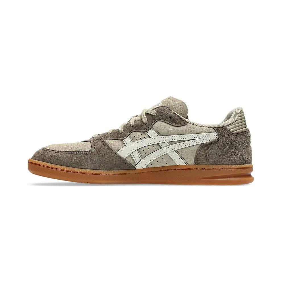ASICS SKYHAND OG “Driftwood / Smoke Grey” (1203A452-203)