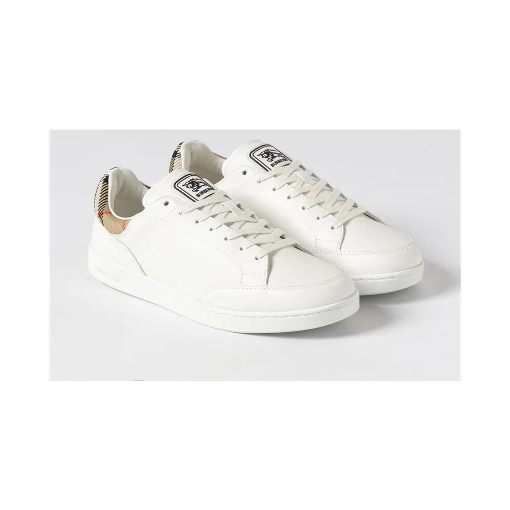 BURBERRY White (8118850)
