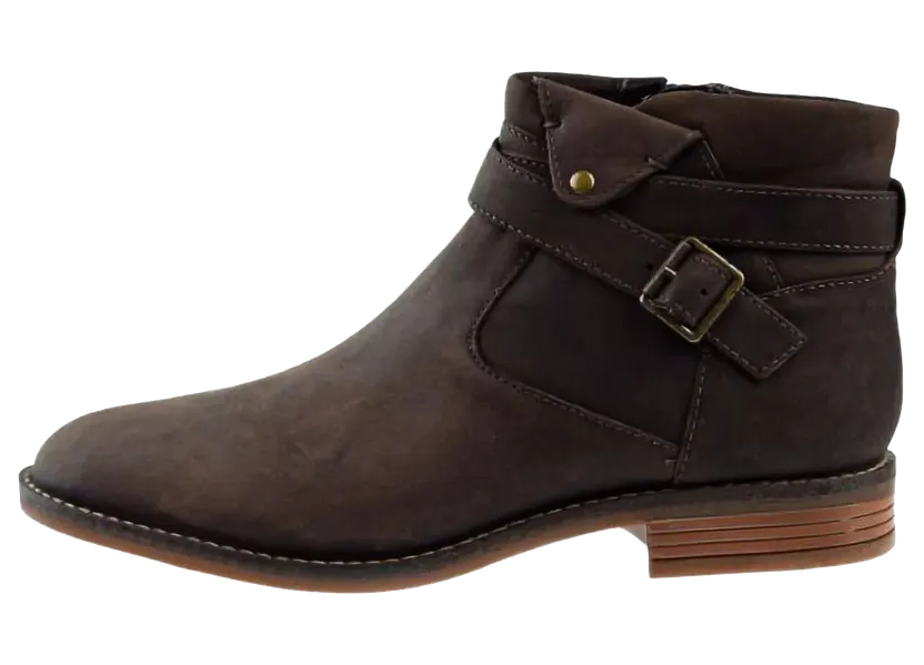 Clarks Brean Strap “Dark Brown” (26160046)