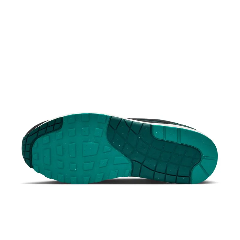 Nike Air Max 1 “LeBron James x Liverpool” (FB8914-100)