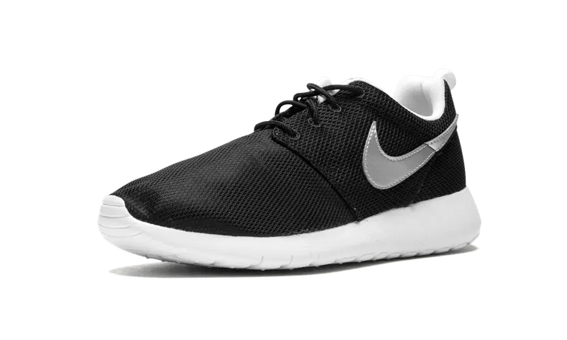 Nike Roshe One (GS) “Black Metallic Silver” (599728-021)