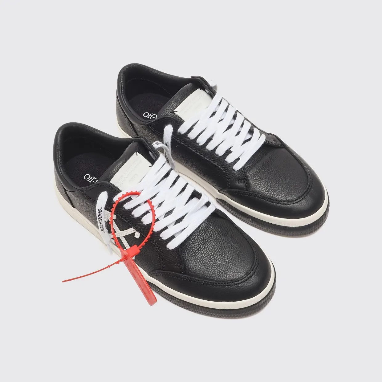 Off-White Vulcanized Low-Top Leather Sneakers with Contrasting Arrow Logo Black (OMIA293C99LEA0021001)