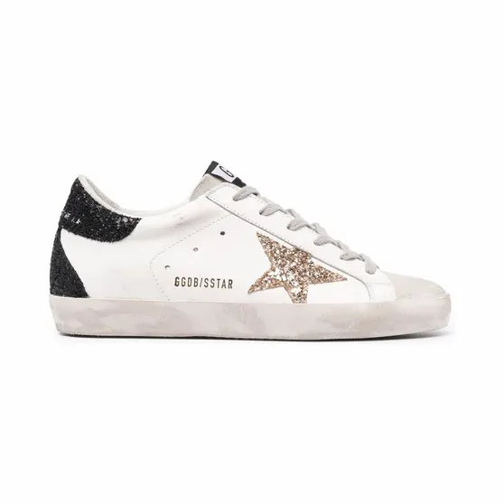 Golden Goose Super-Star aus Nappaleder mit goldfarbenem Glitter-Stern und schwarzer Glitter-Fersenlasche “White” (GWF00102F000959)