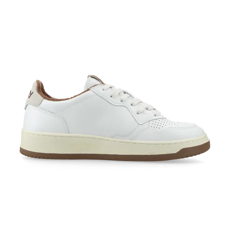 Autry Medalist Low (White / Brown) – AULMVS03