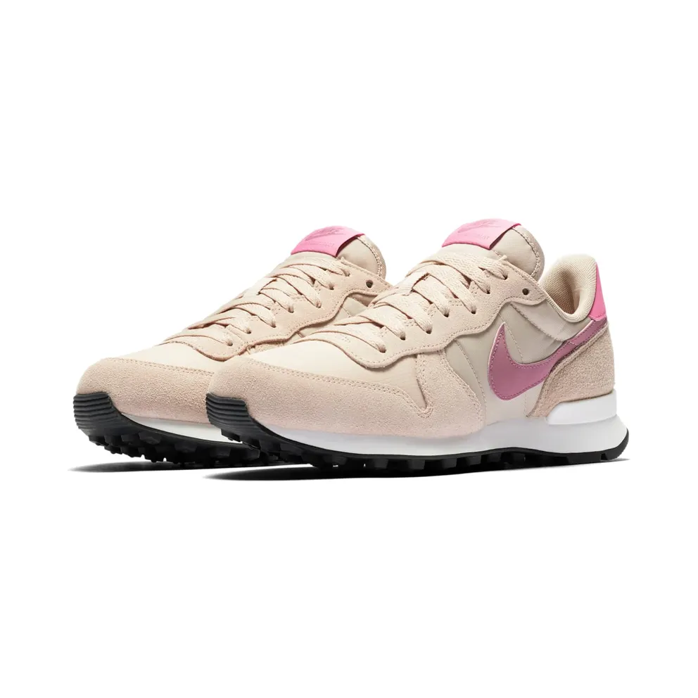 Nike Internationalist “Fossil Stone / Magic Flamingo / Summit White / Plum Dust” (828407-214)