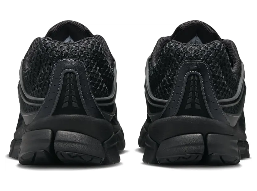 Nike Zoom Skylon 11 “Triple Black” (IU1869-002): de veiligste versie van een terugkeer (6)