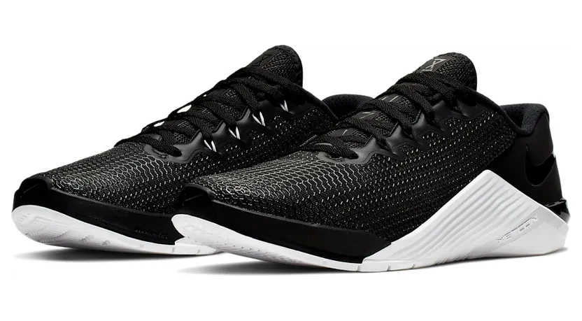 nike-metcon AO2982-010