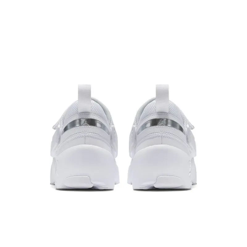 Jordan Trunner LX Triple White White/Pure Platinum (897992-100)