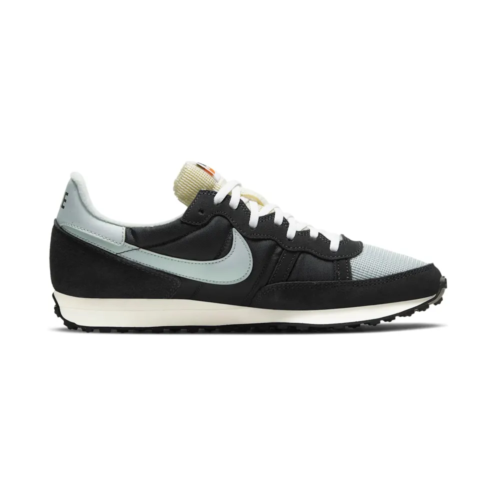 Nike Challenger OG Black “Off-Noir / Dark Smoke Grey / White / Light Silver” (CW7645-007)