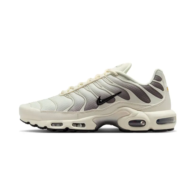 Nike TN Air Max Plus Light Orewood Brown – Bruin “Light Orewood Brown / Soft Pearl / Cave Stone / Black” (DM0032-106)