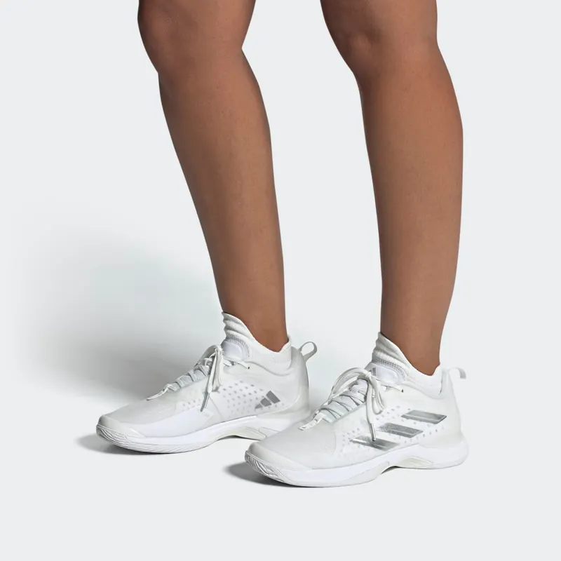 adidas AVACOURT Shoes Cloud White / Silver Metallic / Cloud White (HQ8404)
