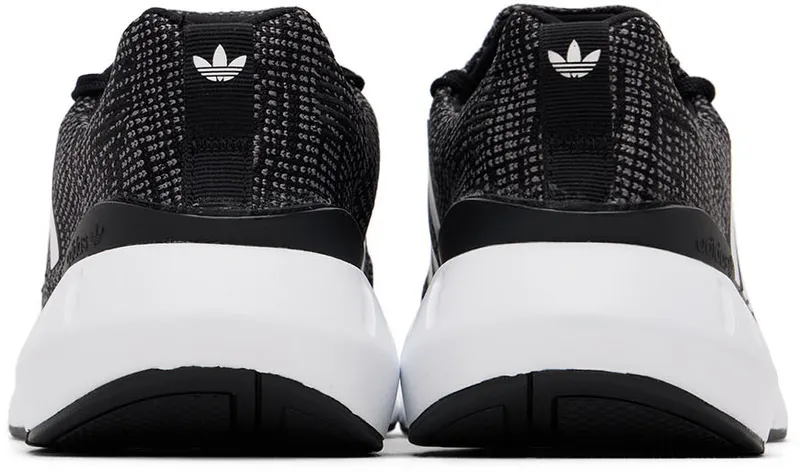 Adidas Swift Run 22 Core Black / Cloud White / Grey Five (GW8176)