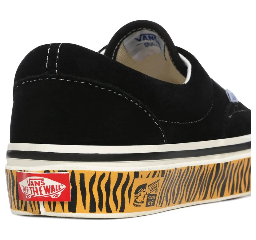 vans-style VN0A2RR11UY