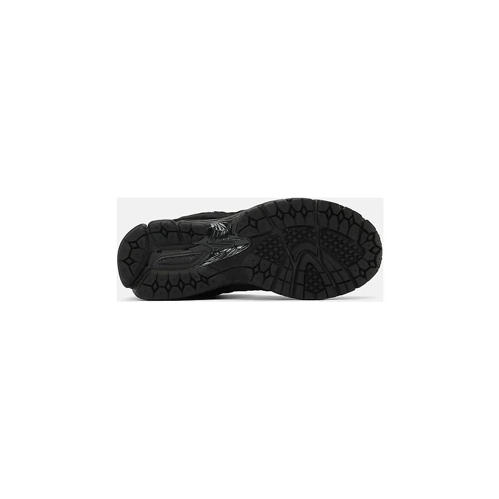 New Balance 2002R “Triple Black Suede” (U2002RBL)