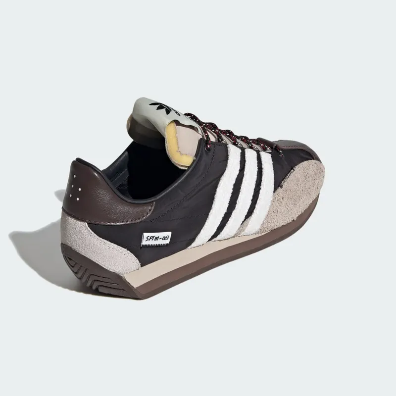 adidas Country OG Low Trainers Core Black / Core White / Wonder Beige (ID3546)