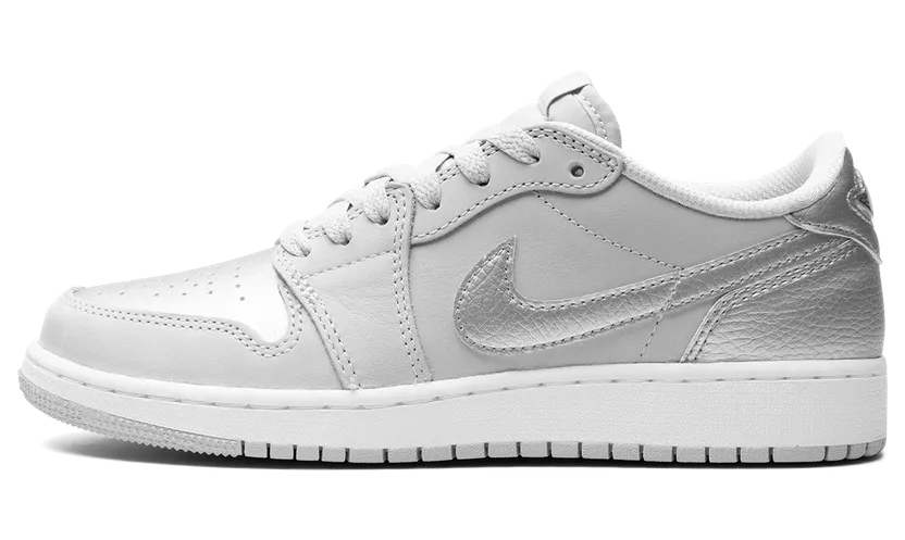 Jordan 1 Low OG GS “Metallic Silver” (CZ0858-002)