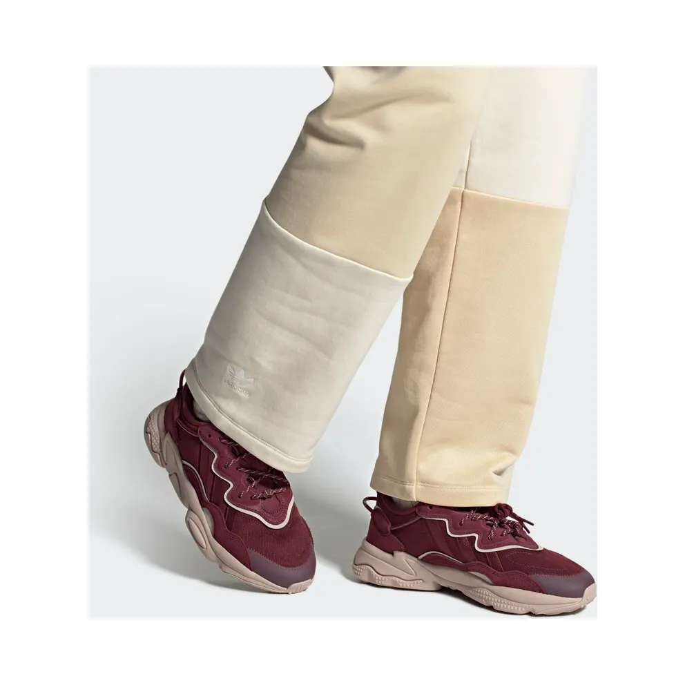 adidas OZWEEGO Shadow Red / Wonder Taupe / Shadow Red (HQ4273)