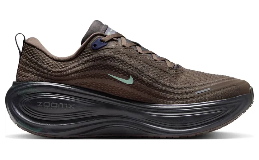 nike-vomero-plus IR7550-030