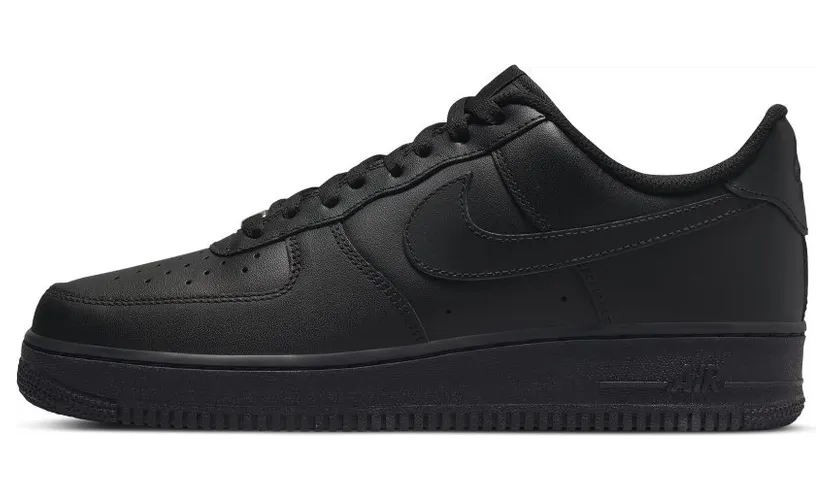 Nike Air Force 1 ’07 “Triple Black”: das schwarze Arbeitspferd