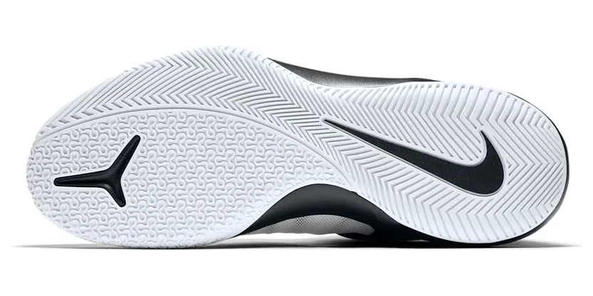 nike-air-versitile 921692-100