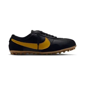Nike Moon Shoe OG Leather SP “Black” (IU3162-001): zwart leer met een okergele swoosh