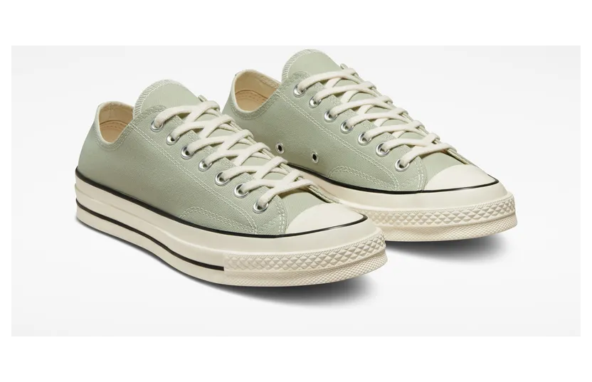 converse-chuck-taylor-all-star A02769C